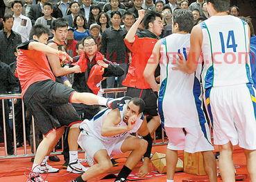 中国篮球国家队群殴(中国篮球打架斗殴事件) 中国篮球国家队群殴(中国篮球打架斗殴事件)