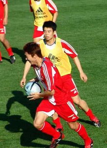 国家队训练中国足球(国家足球队怎么训练)