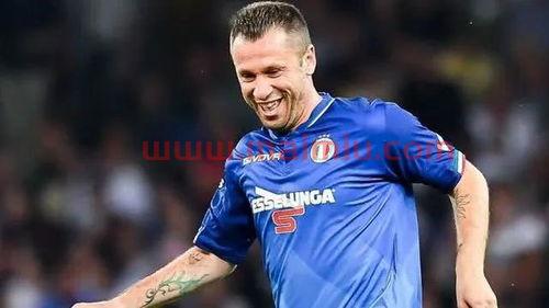 意大利足球队九号是谁(意大利足球队9号是谁)